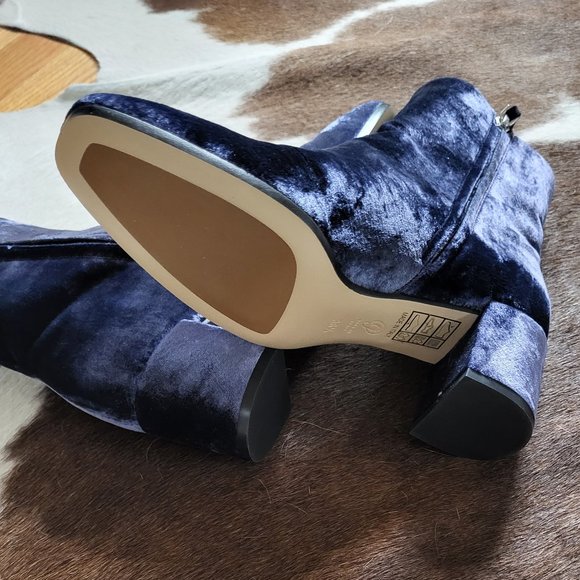 M. Gemi Blue Velvet Booties The Corsa Made in Italy 36 1/2   NWOB - Picture 10 of 15